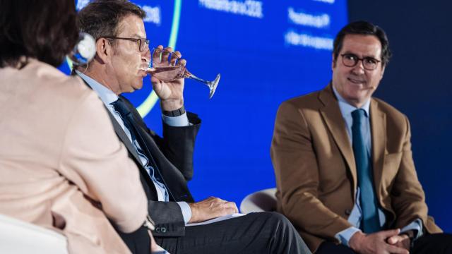 El líder del PP, Alberto Núñez Feijóo, y el presidente de la CEOE, Antonio Garamendi