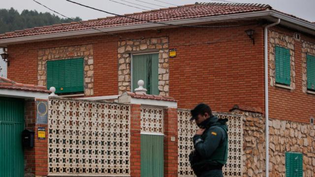 Fachada de la casa de Morata de Tajuña donde hallaron a los cadáveres de los tres hermanos.