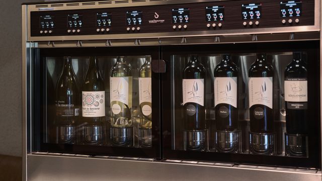 Un dispensador de vino automático