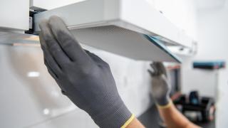 Cómo limpiar los filtros de la campana extractora sin acabar de los nervios