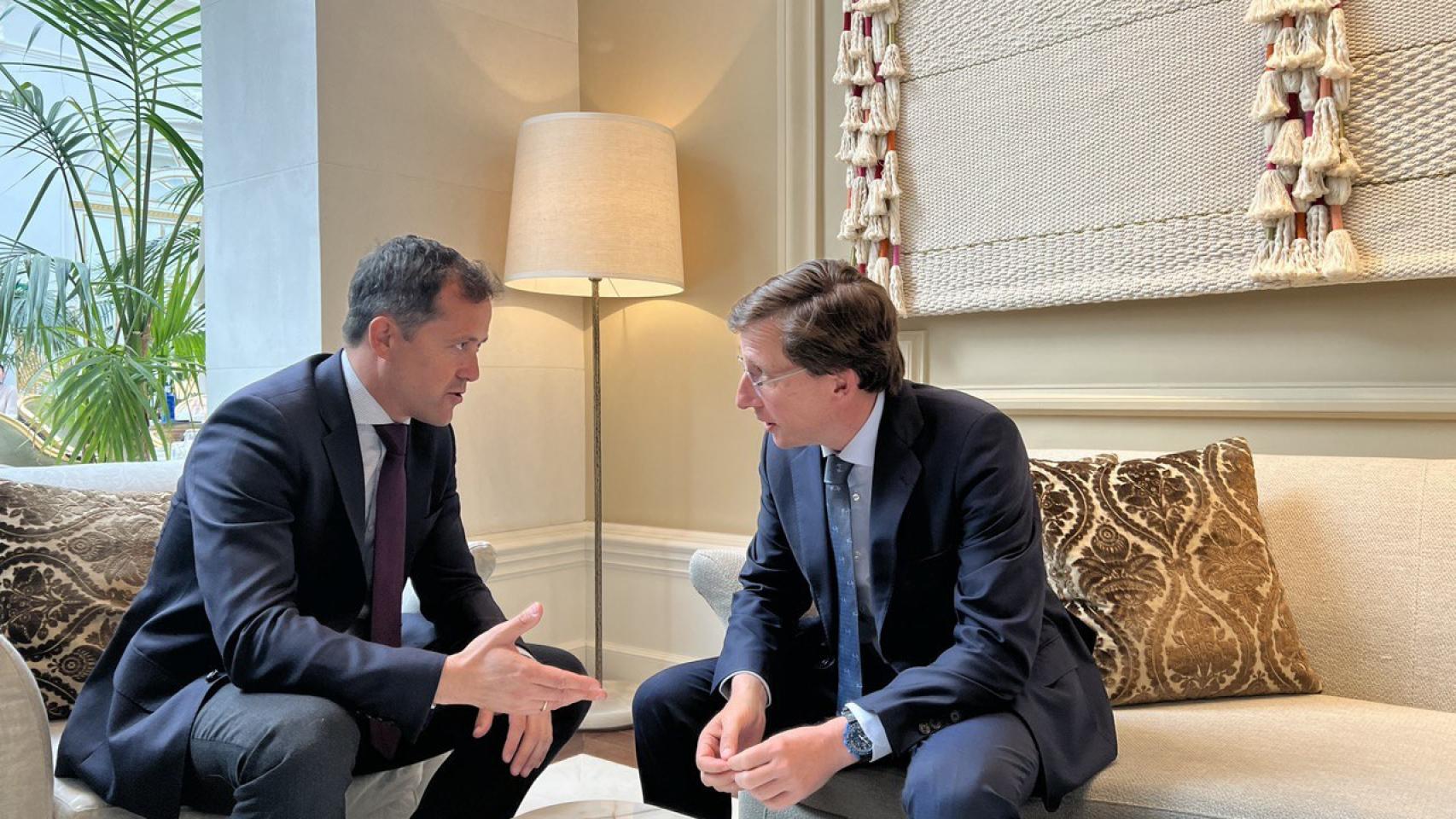 Carlos Velázquez y José Luis Martínez-Almeida, en una imagen de archivo