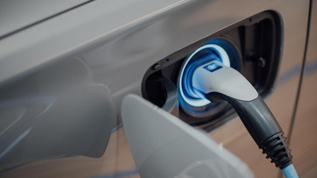 Punto de carga de coche eléctrico.