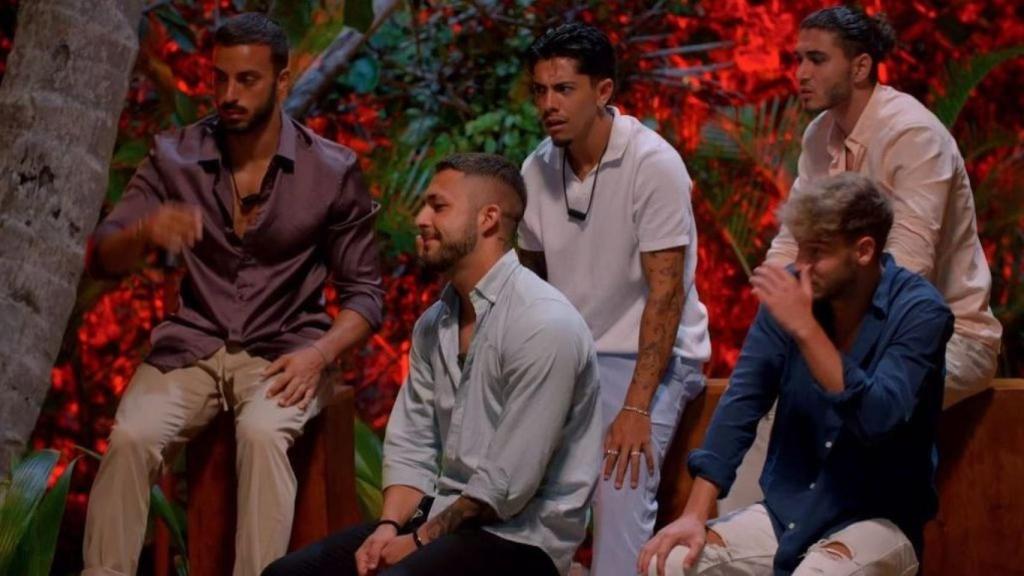 Álex se enfrenta a las imágenes de la infidelidad de Marieta en la próxima entrega de 'La isla de las tentaciones'.