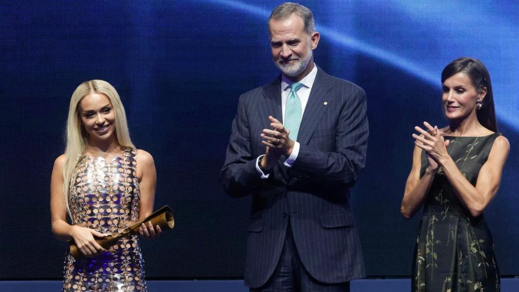 Bad Gyal con los reyes Felipe y Letizia.