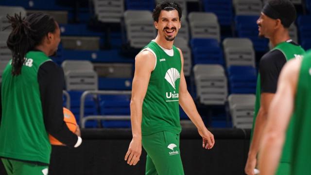 Nihad Djedovic durante un entrenamiento con el Unicaja de Málaga