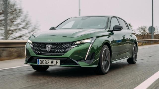 El Peugeot E-308 durante la ruta entre Madrid y Burgos.