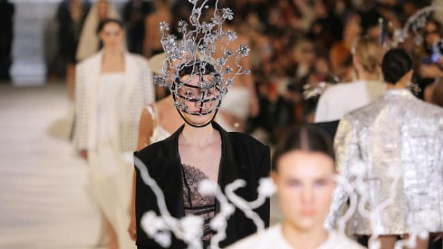 Colección primavera-verano 2024 de Juana Martín durante la Semana de Alta Costura de París.