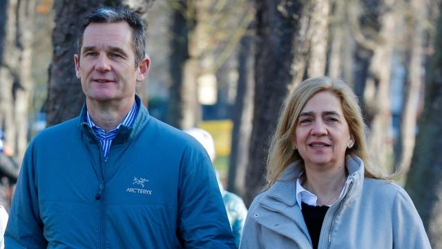 Iñaki Urdangarin y la infanta Cristina en las calles de Vitoria. Año 2019.