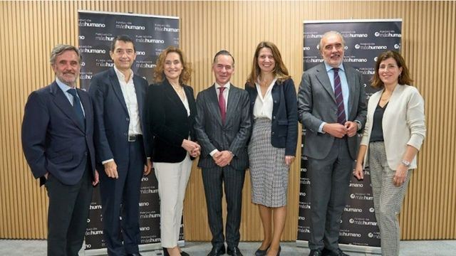 De izquierda a derecha: Tomás Pereda (Fundación máshumano), Rafael Doménech (BBVA Research), Laura González-Molero (APD), Íñigo Sagardoy (Fundación máshumano y Sagardoy Abogados), Ana Argelich (MSD), Plácido Fajardo (Leaderland) y Beatriz Sánchez (Fundación máshumano)