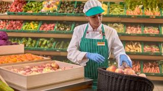 Una trabajadora de Gadis (Gadis).