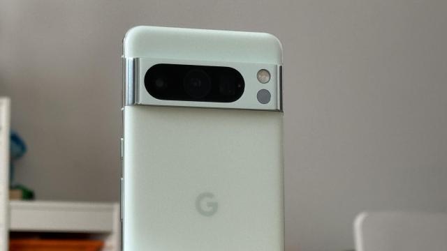 Google Pixel 8 Pro en color menta