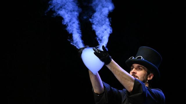 Pierpaolo Paoni en su show de pompas de jabón.