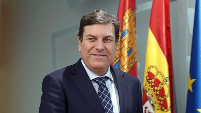 El consejero de Economía y Hacienda y portavoz, Carlos Fernández Carriedo, comparece en rueda de prensa posterior al Consejo de Gobierno.