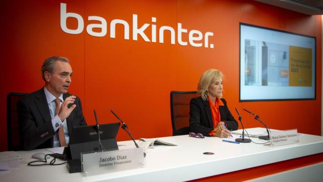 Jacobo Díaz, director financiero de Bankinter, y María Dolores Dancausa, consejera delegada de la entidad, durante la presentación de resultados del jueves.