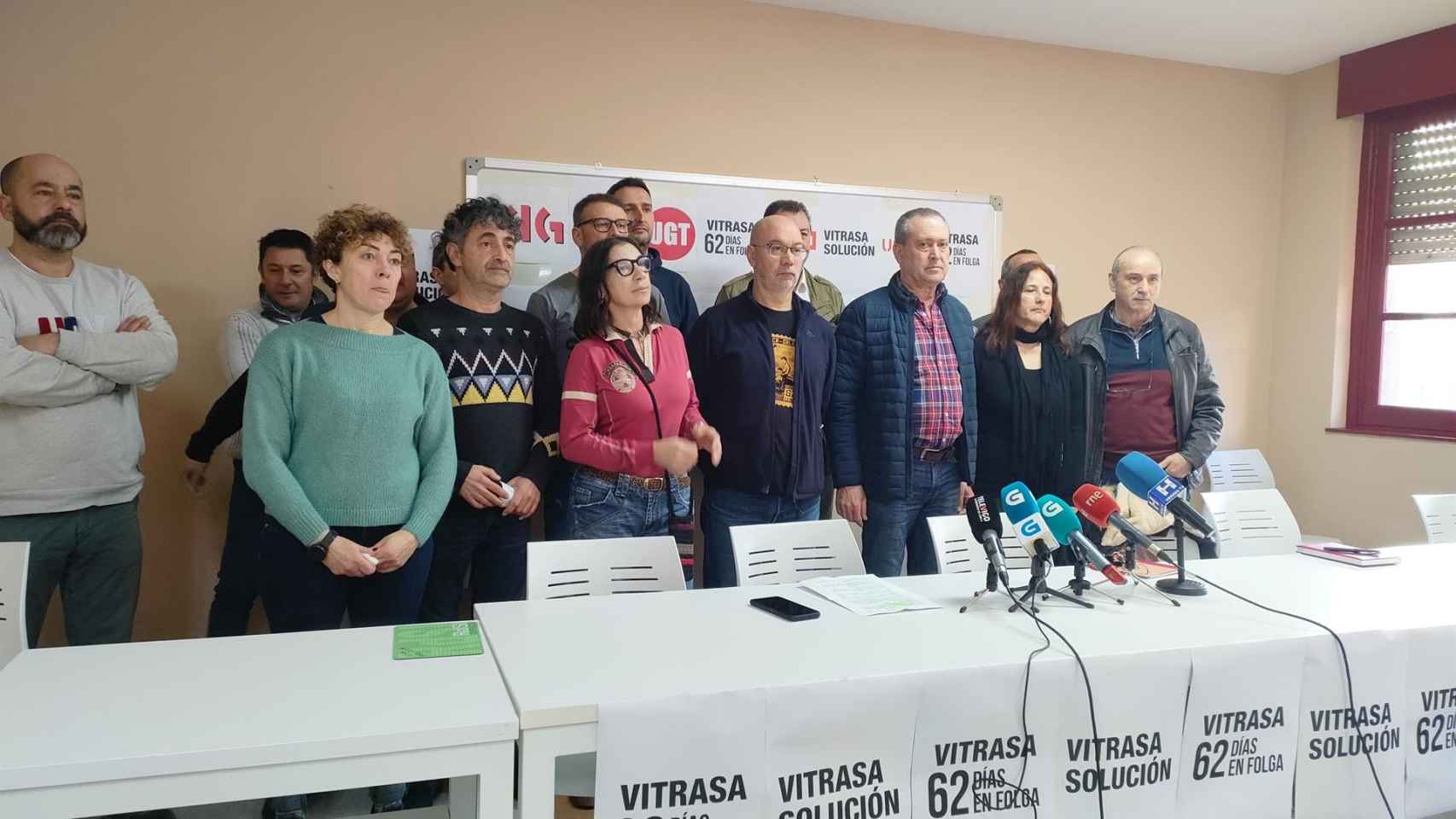 Representantes sindicales muestran su respaldo a los trabajadores.