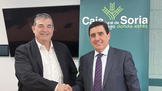 Firma del convenio de colaboración entre Caja Rural de Soria y la Asociación Celtibérica Tierraquemada