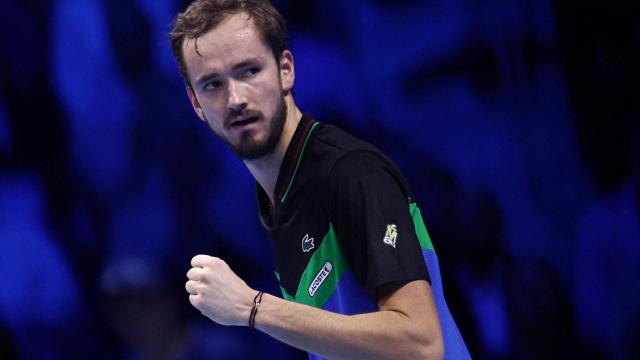 Medvedev celebra un punto frente a Zverev en las semifinales del Open de Australia.