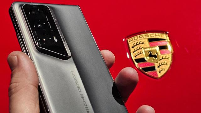 Honor Magic V2 Porsche Design