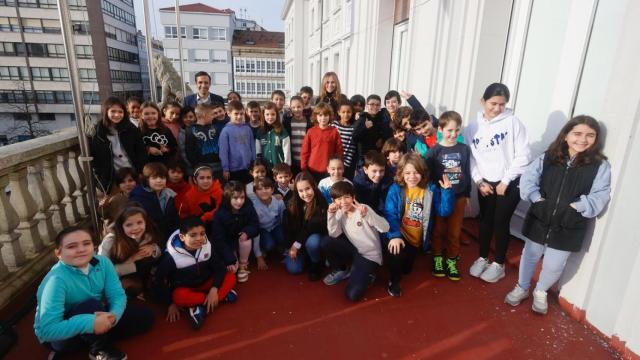 Alumnos de 3º de primaria del CEIP Isaac Peral visitan el interior del Concello de Ferrol