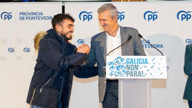 Raúl Santamaría, Mozo de Arousa, y el presidente de Galicia, Alfonso Rueda.