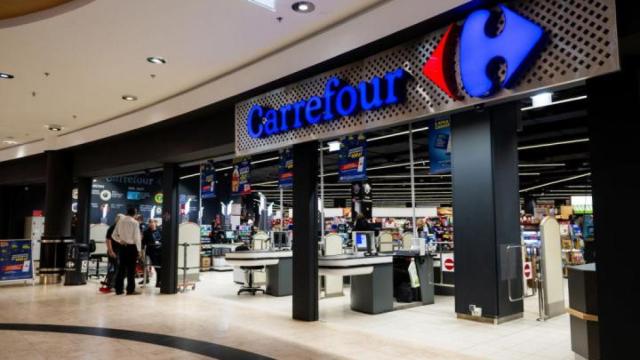 Puerta de acceso de Carrefour.