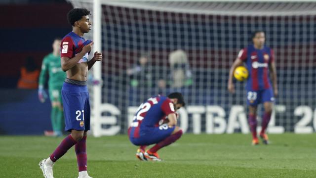Lamine Yamal y Gündogan se lamentan en el partido ante el Villarreal.
