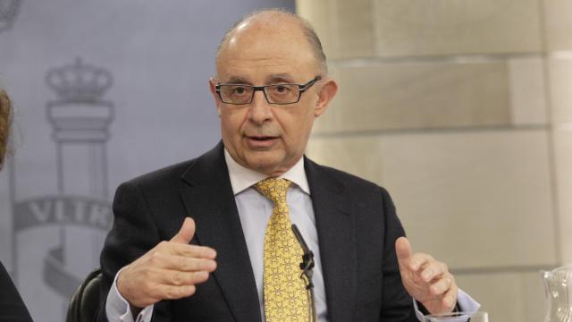 El exministro de Hacienda, Cristóbal Montoro, durante una rueda de prensa tras un Consejo de Ministros en 2013.