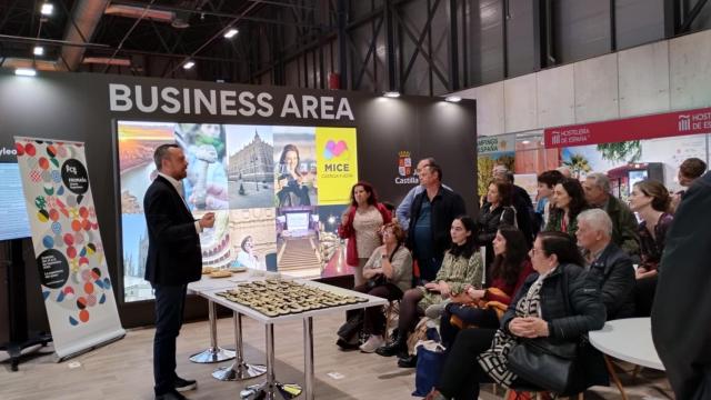 Zamora se despide de Fitur enamorando a todos con su queso