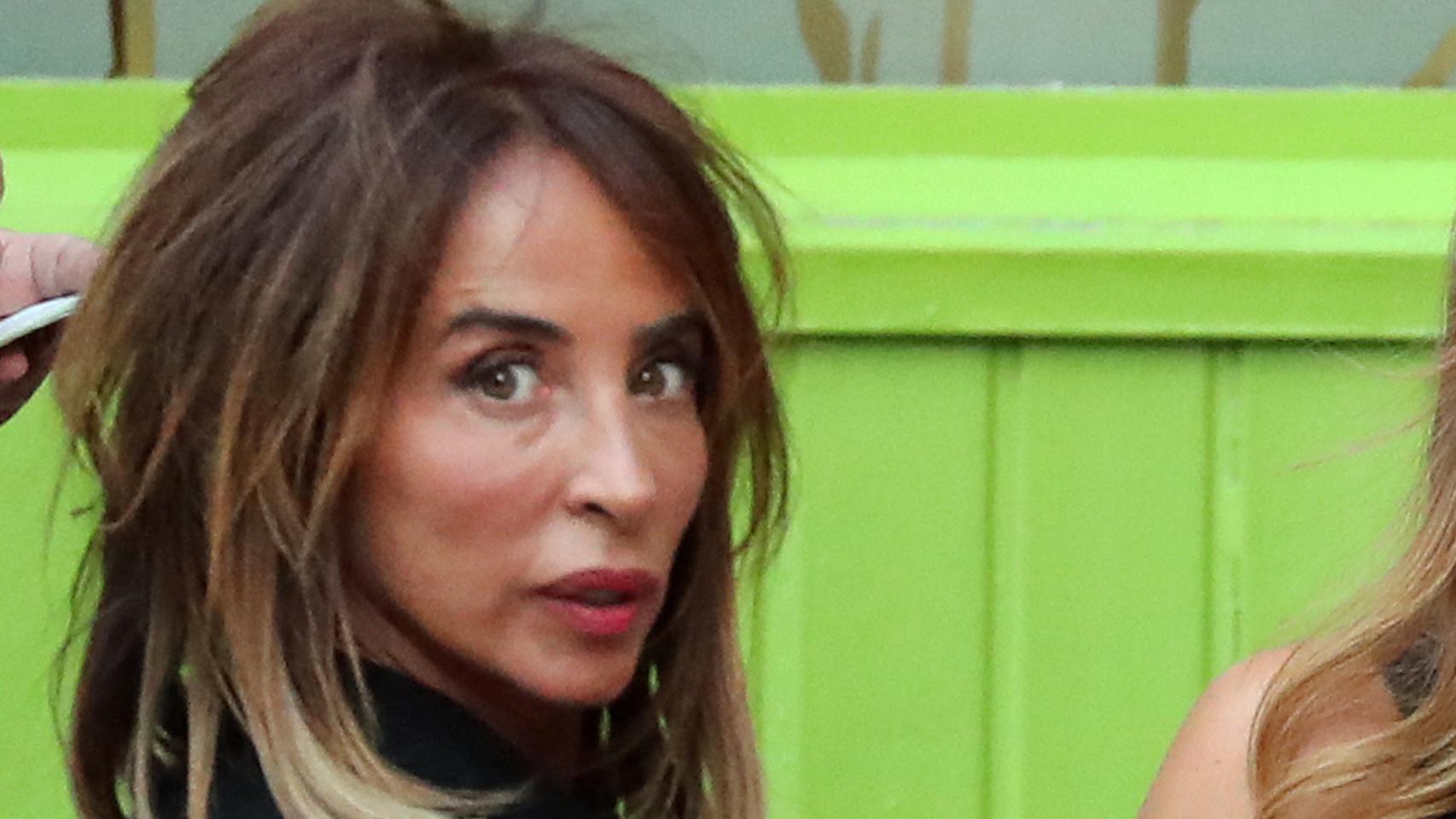 Imágenes del día: la reacción de María Patiño al saber que grupos organizados acuden a su casa de Fuerteventura