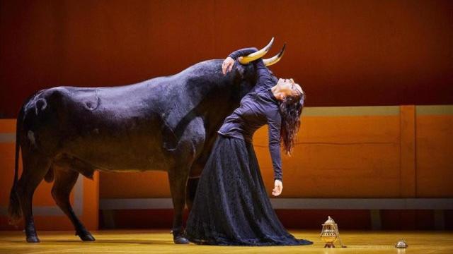 La directora de escena Angélica Liddell en 'Liebestod', presentada en el 41 Festival de Otoño / Foto: Christophe Raynaud de Lage.