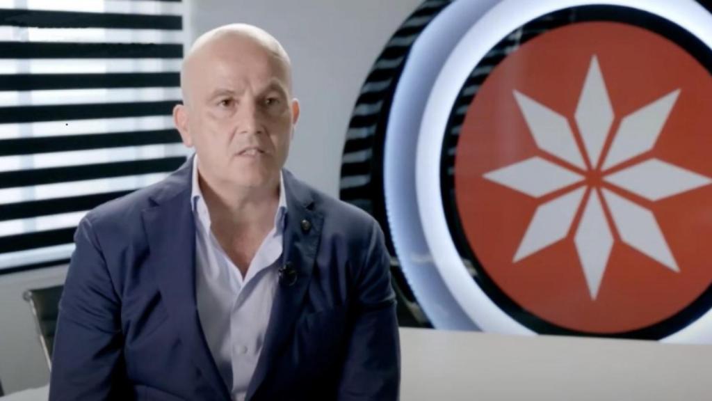 Uno de los empresarios detenidos, en un vídeo publicado en el canal de Youtube de su compañía.
