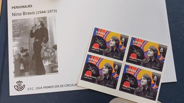 El sello dedicado al cantante valenciano Nino Bravo que ha emitido Correos. EE