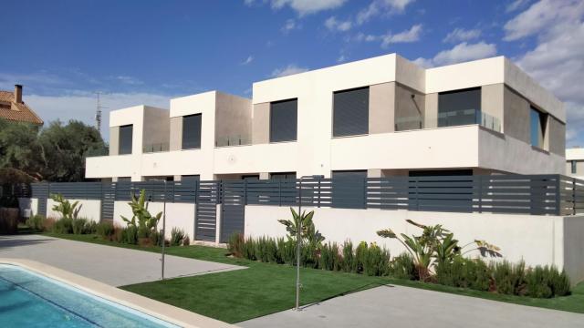 La piscina comunitaria del residencial en Sant Joan d'Alacant.