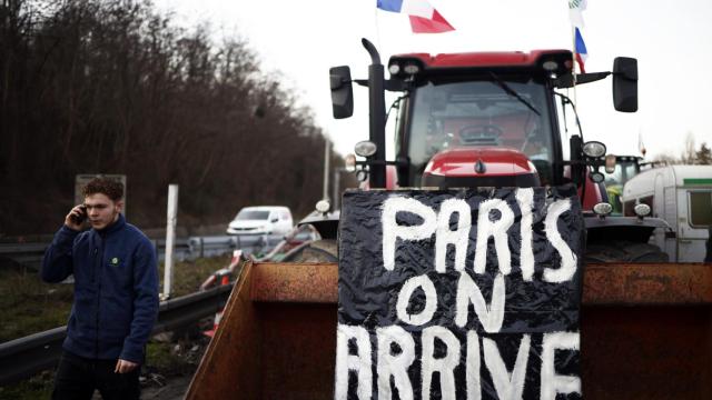 Tractor durante la protesta agraria cerca de París.