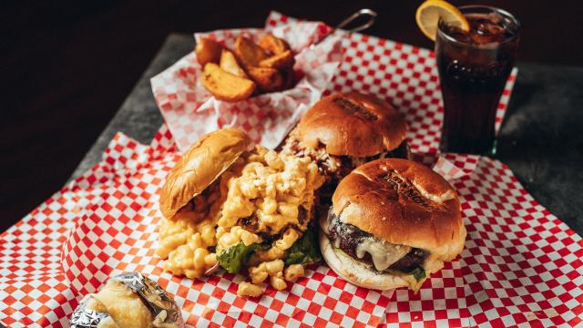 Las hamburguesas de El Rancho de Santa África.