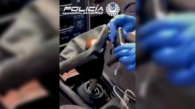 La pistola encontrada por los agentes.