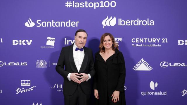 María José Catalá, junto a Pedro J. Ramírez. EE