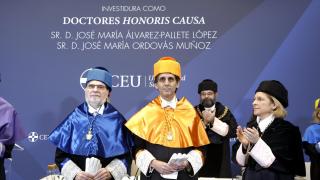 José María Ordovás, José María Álvarez-Pallete y Rosa Visiedo, en la acto de investidura de las nuevos doctores 'honoris causa' de la Universidad CEU San Pablo.