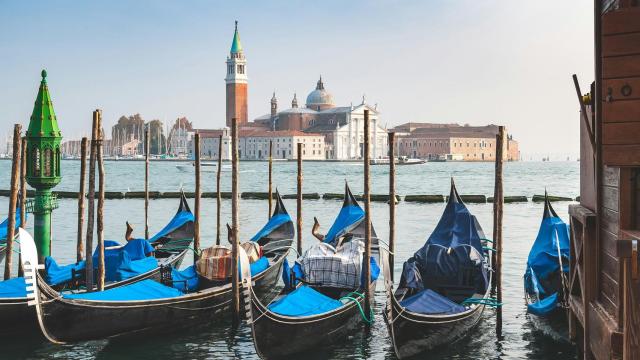 Góndolas en el centro neurálgico de Venecia.