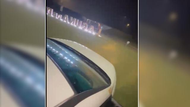 Un conductor atraviesa una rotonda en Laguna de Duero y lo sube a redes sociales