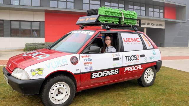 Julia en su coche