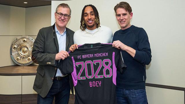 Sacha Boey presentado como nuevo jugador del Bayern de Munich