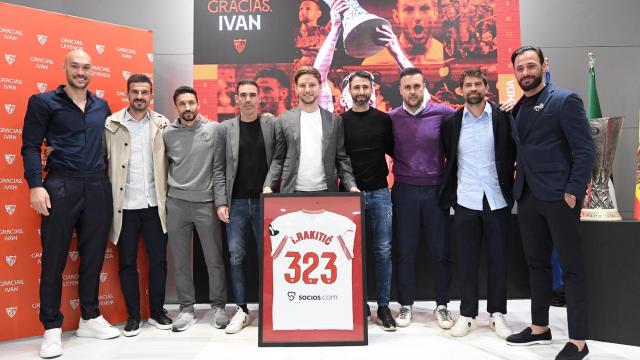 Rakitic, junto a compañeros y excompañeros del Sevilla