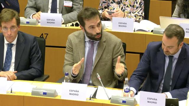 El alcalde José Luis Martínez-Almeida y el ministro Carlos Cuerpo, durante su comparecencia conjunta de este martes en la Eurocámara
