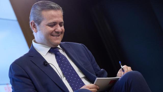 El consejero de Vivienda, Transportes e Infraestructuras de la Comunidad de Madrid, Jorge Rodrigo Domínguez, interviene durante un desayuno Madrid de Europa Press