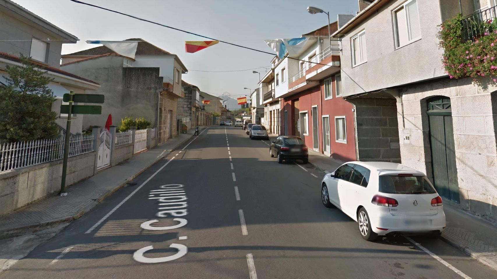 La Calle Caudillo de Beade, que pasará a llamarse Rúa do Ribeiro.