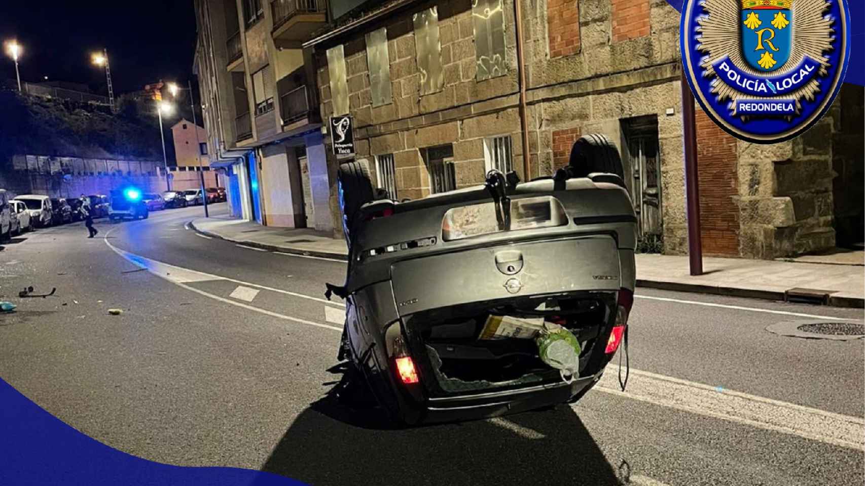 Un vehículo siniestrado en Redondela.