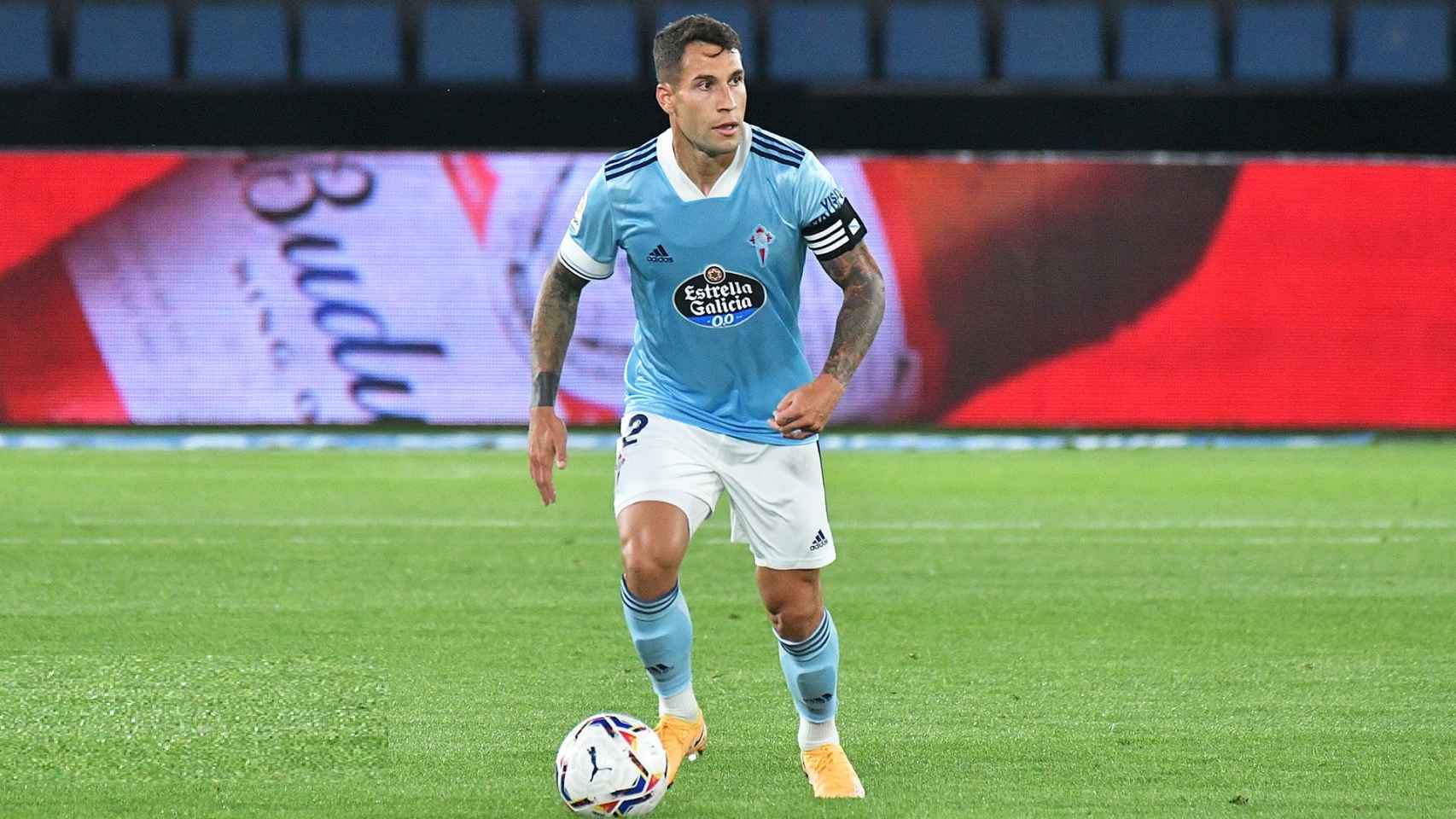 Hugo Mallo durante un partido con el Celta.