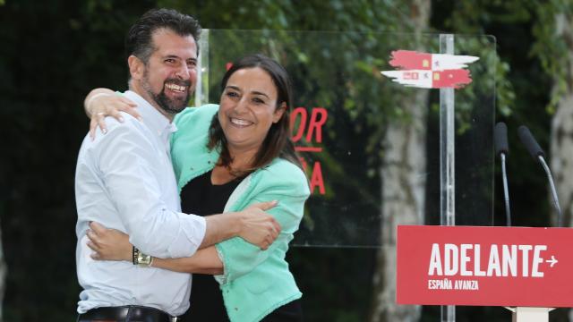 Luis Tudanca y la secretaria general del POSE en Palencia, Miriam Andrés