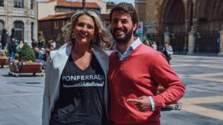 La portavoz de Vox en el Ayuntamiento de Ponferrada, Patricia González, con el vicepresidente de la Junta, Juan García-Gallardo.